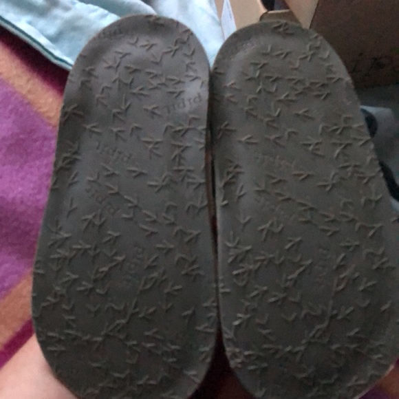 PIPIT SUEDE SHOES Toddler size 8 - Picture 4 of 6